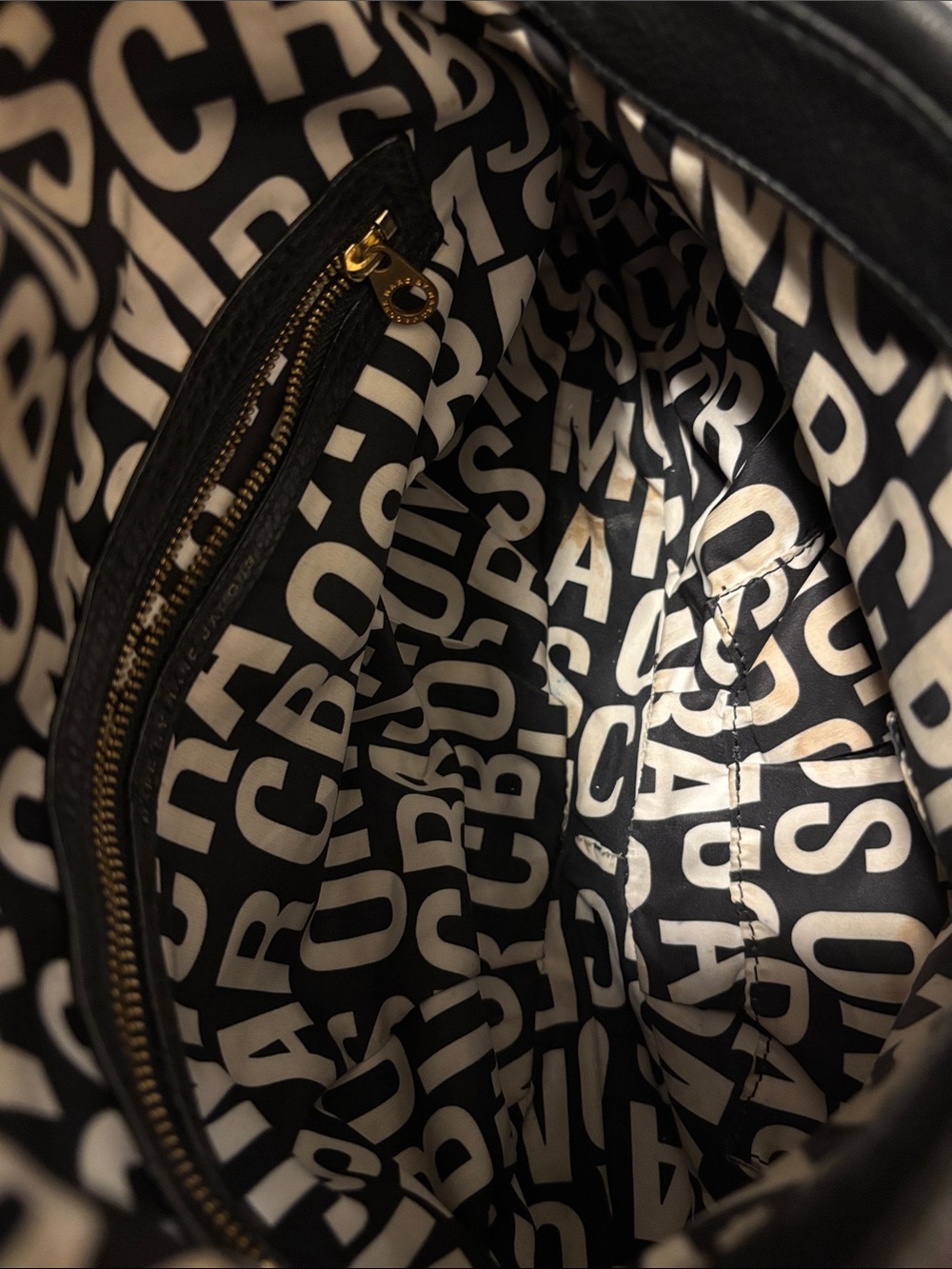 Marc Jacobs Black Leather Shoulder Bag with Gold Plaque - Picture 11 of 11